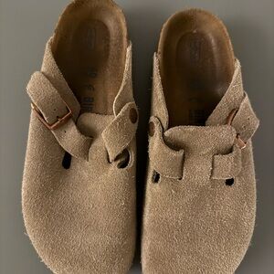 Birkenstock Boston clogs in taupe suede